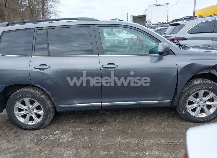 Photo 13 of 2011 Toyota Highlander SE V6 (VIN 5TDBK3EH6BS090970)