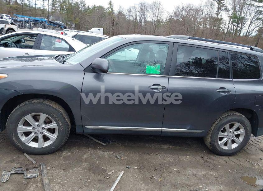 Photo 14 of 2011 Toyota Highlander SE V6 (VIN 5TDBK3EH6BS090970)