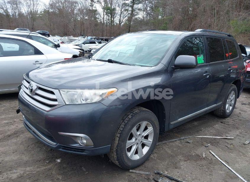 Photo 2 of 2011 Toyota Highlander SE V6 (VIN 5TDBK3EH6BS090970)