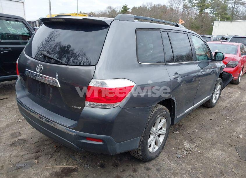 Photo 4 of 2011 Toyota Highlander SE V6 (VIN 5TDBK3EH6BS090970)