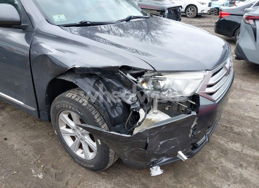 Photo 6 of 2011 Toyota Highlander SE V6 (VIN 5TDBK3EH6BS090970)