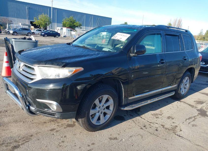 Photo 2 of 2012 Toyota Highlander SE (VIN 5TDBK3EH6CS130305)
