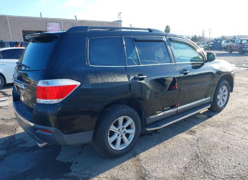 Photo 4 of 2012 Toyota Highlander SE (VIN 5TDBK3EH6CS130305)