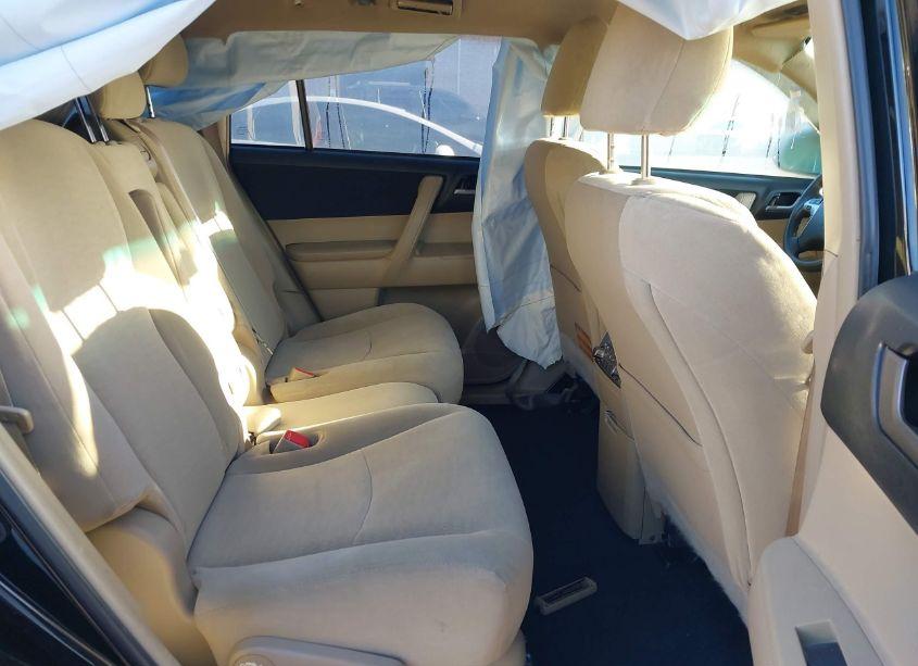 Photo 8 of 2012 Toyota Highlander SE (VIN 5TDBK3EH6CS130305)