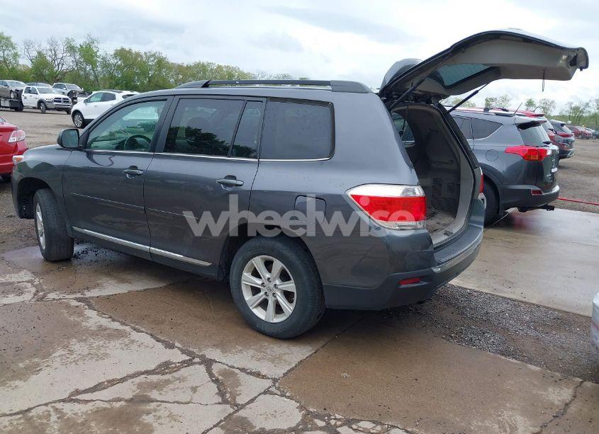 Photo 3 of 2012 Toyota Highlander SE V6 (VIN 5TDBK3EH6CS136413)