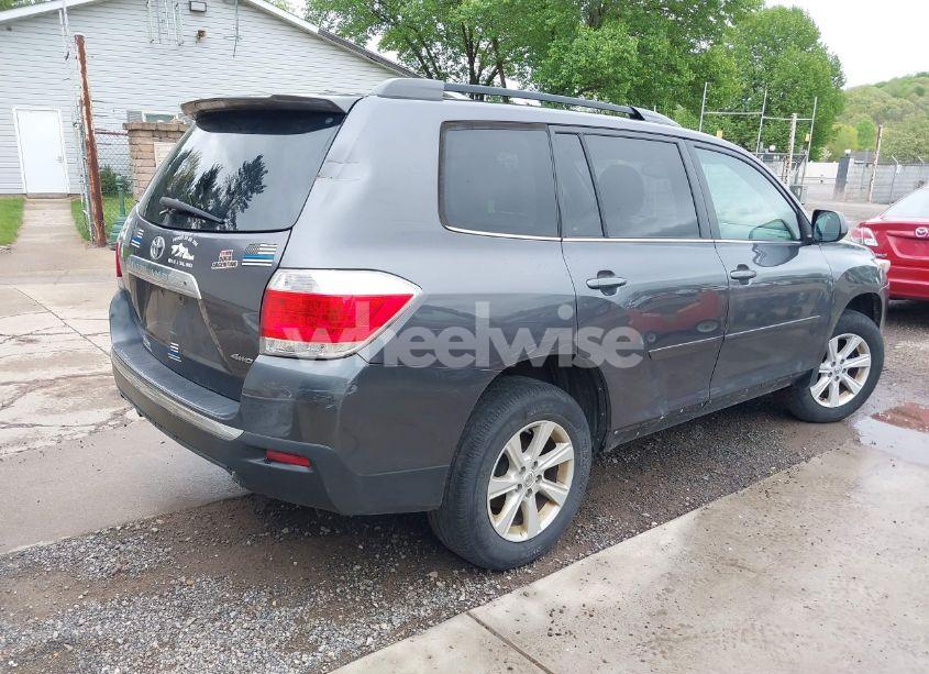 Photo 4 of 2012 Toyota Highlander SE V6 (VIN 5TDBK3EH6CS136413)