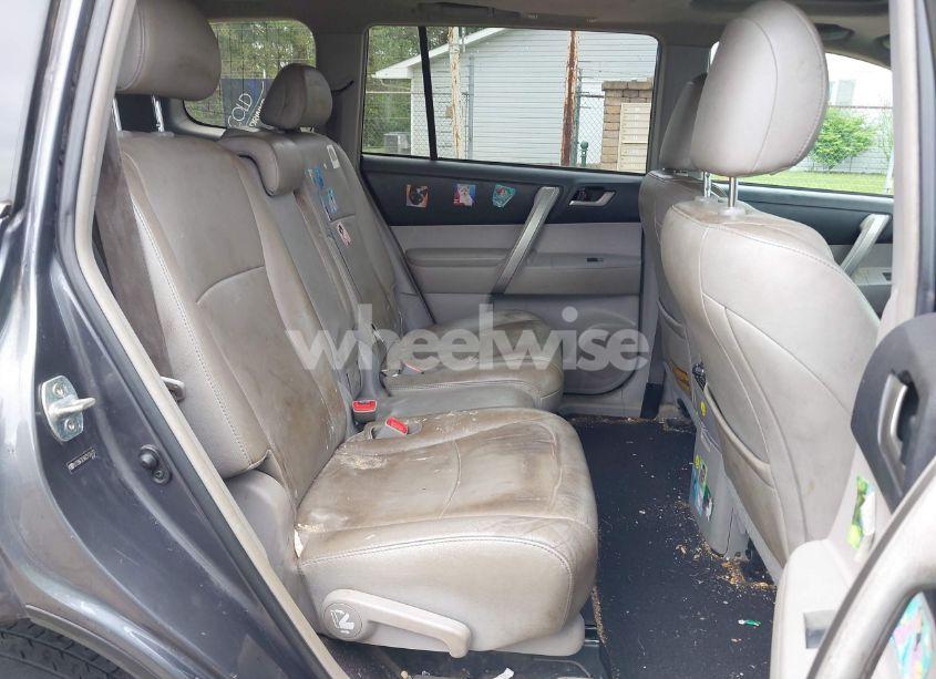 Photo 8 of 2012 Toyota Highlander SE V6 (VIN 5TDBK3EH6CS136413)