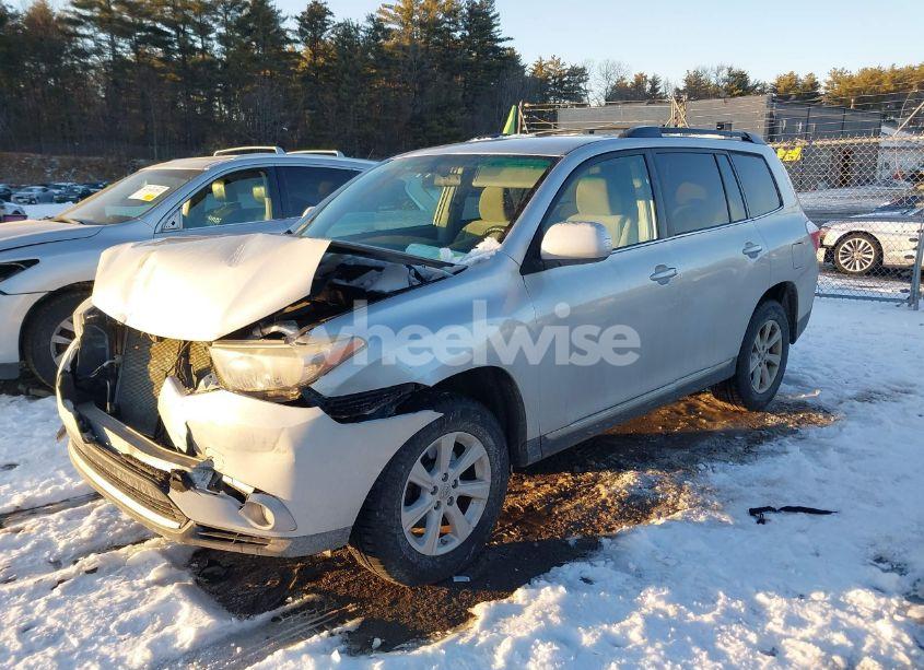 Photo 2 of 2012 Toyota Highlander SE (VIN 5TDBK3EH6CS154393)