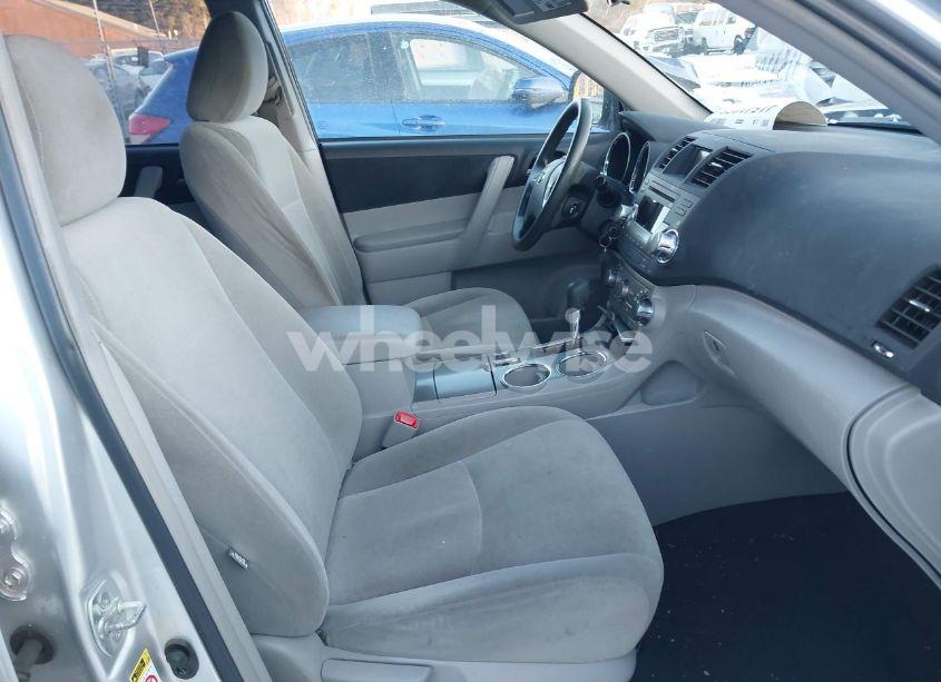 Photo 5 of 2012 Toyota Highlander SE (VIN 5TDBK3EH6CS154393)