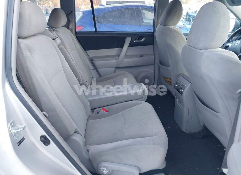 Photo 8 of 2012 Toyota Highlander SE (VIN 5TDBK3EH6CS154393)