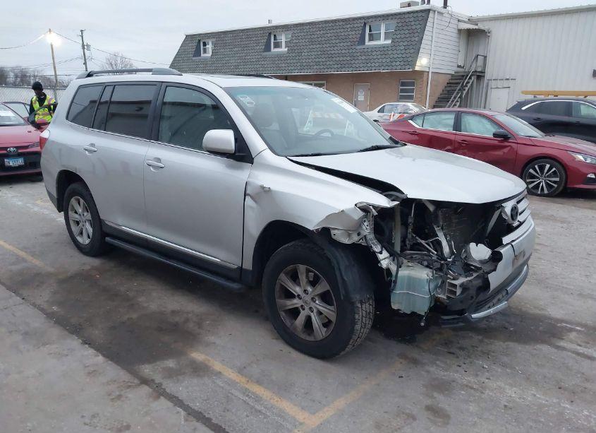 2013 Toyota Highlander SE V6 (VIN 5TDBK3EH6DS181532) main photo