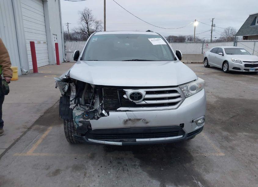 Photo 13 of 2013 Toyota Highlander SE V6 (VIN 5TDBK3EH6DS181532)