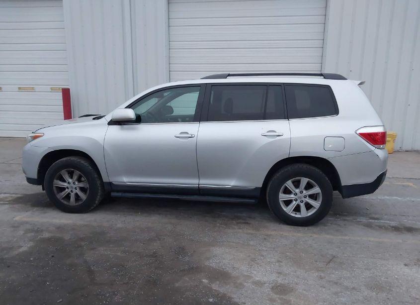 Photo 15 of 2013 Toyota Highlander SE V6 (VIN 5TDBK3EH6DS181532)