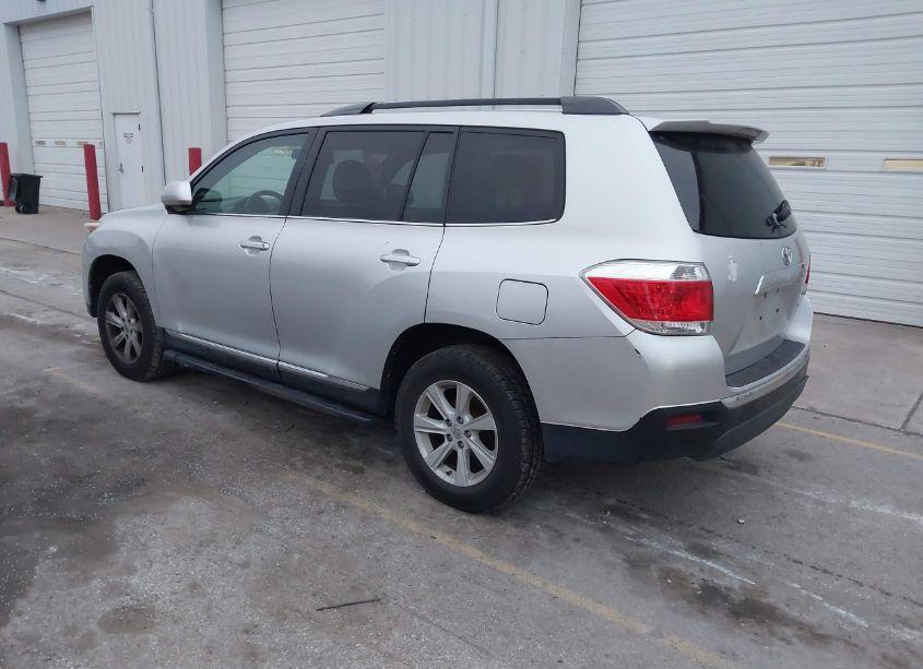 Photo 3 of 2013 Toyota Highlander SE V6 (VIN 5TDBK3EH6DS181532)