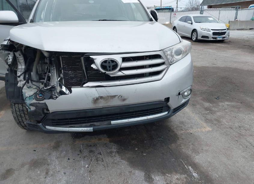 Photo 6 of 2013 Toyota Highlander SE V6 (VIN 5TDBK3EH6DS181532)