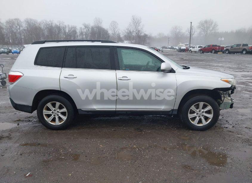 Photo 13 of 2013 Toyota Highlander PLUS/SE (VIN 5TDBK3EH6DS230910)