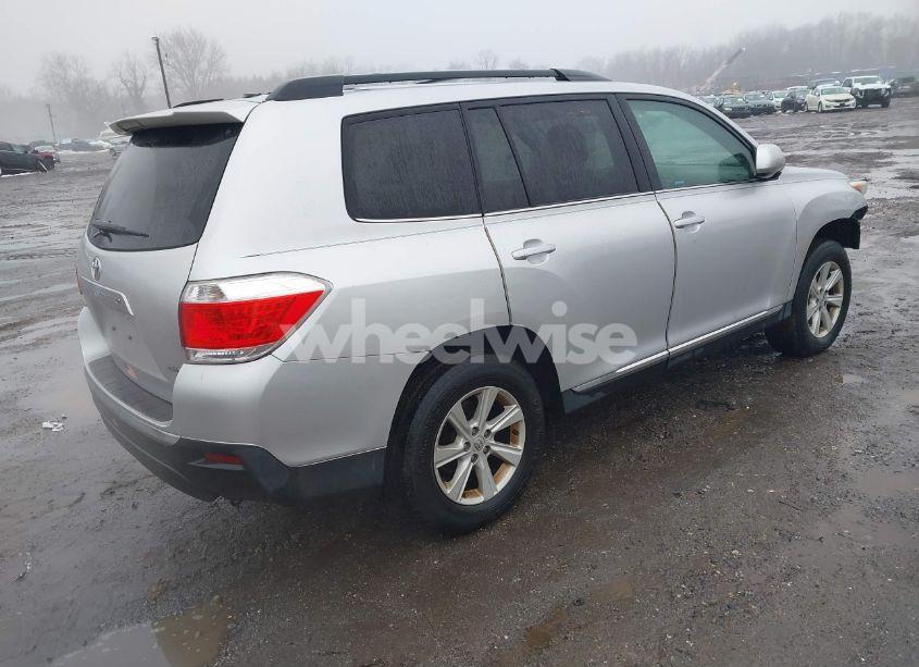Photo 4 of 2013 Toyota Highlander PLUS/SE (VIN 5TDBK3EH6DS230910)
