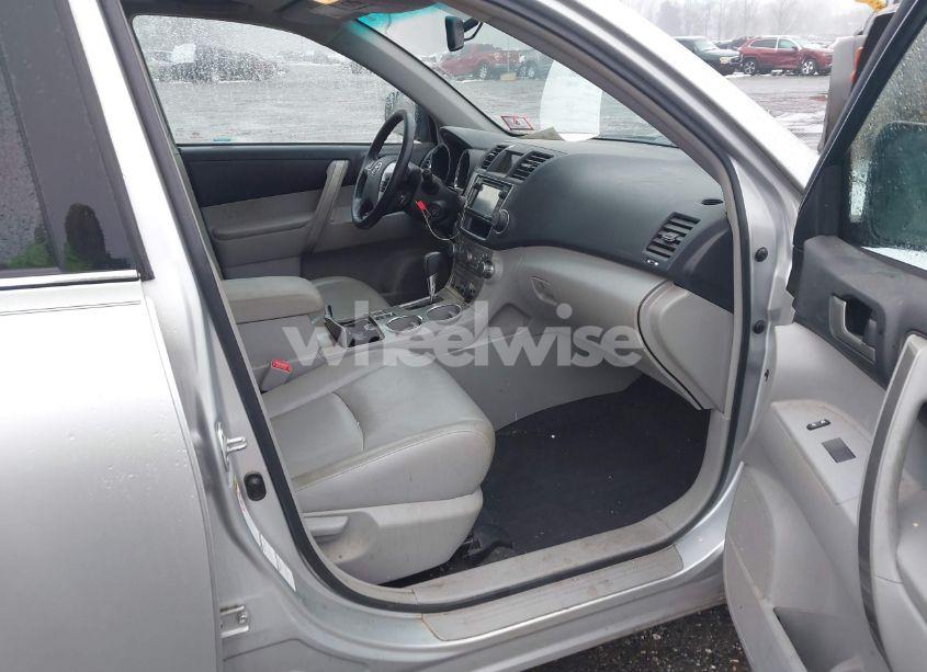 Photo 5 of 2013 Toyota Highlander PLUS/SE (VIN 5TDBK3EH6DS230910)