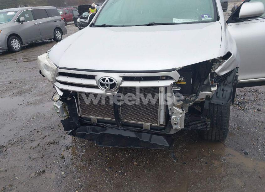 Photo 6 of 2013 Toyota Highlander PLUS/SE (VIN 5TDBK3EH6DS230910)