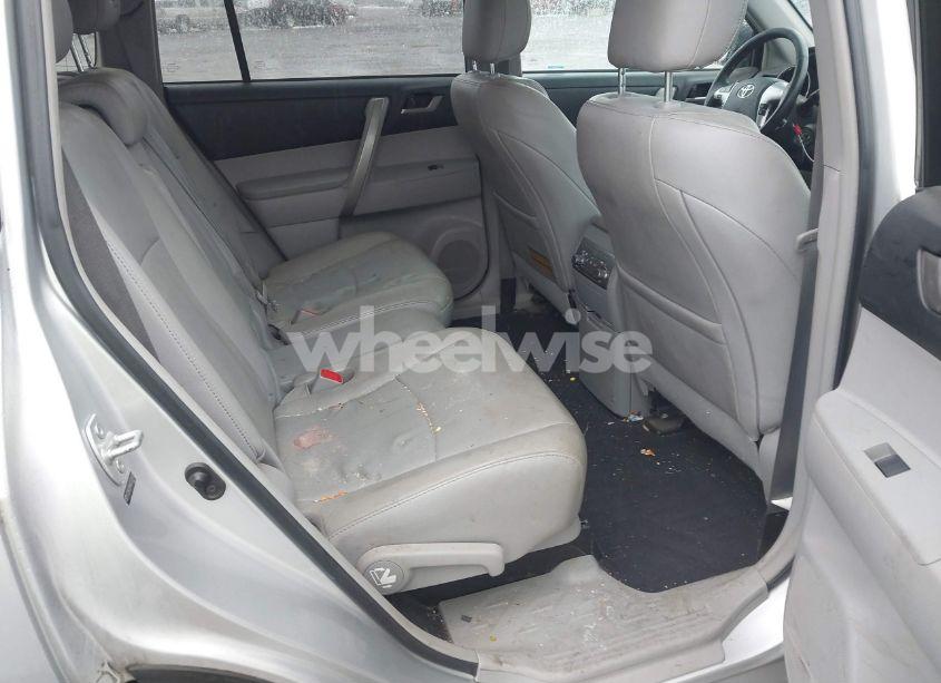 Photo 8 of 2013 Toyota Highlander PLUS/SE (VIN 5TDBK3EH6DS230910)