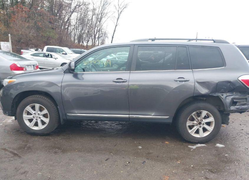 Photo 14 of 2013 Toyota Highlander PLUS/SE (VIN 5TDBK3EH6DS255970)