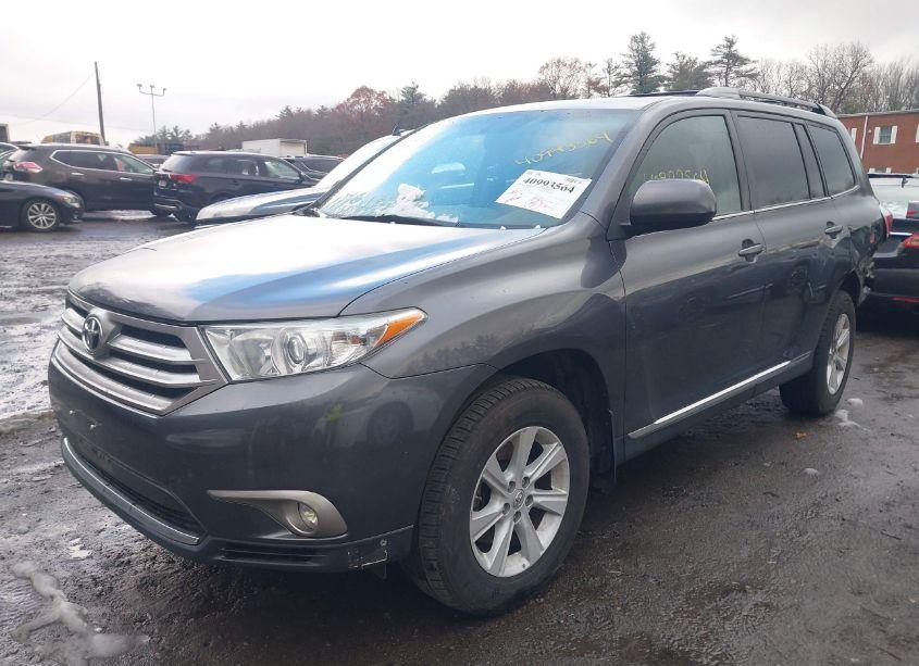 Photo 2 of 2013 Toyota Highlander PLUS/SE (VIN 5TDBK3EH6DS255970)