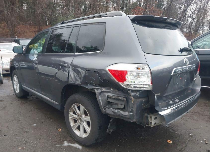 Photo 3 of 2013 Toyota Highlander PLUS/SE (VIN 5TDBK3EH6DS255970)