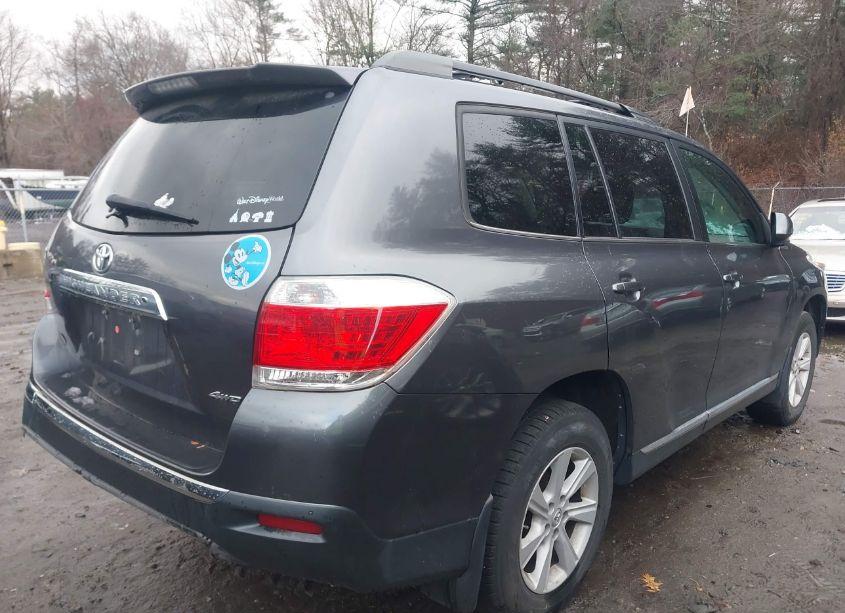 Photo 4 of 2013 Toyota Highlander PLUS/SE (VIN 5TDBK3EH6DS255970)