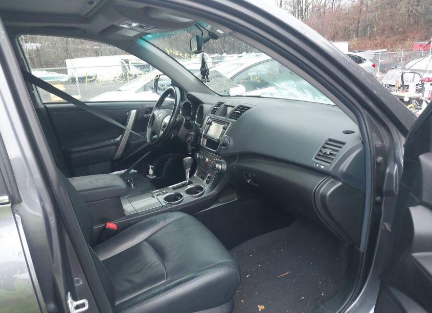 Photo 5 of 2013 Toyota Highlander PLUS/SE (VIN 5TDBK3EH6DS255970)