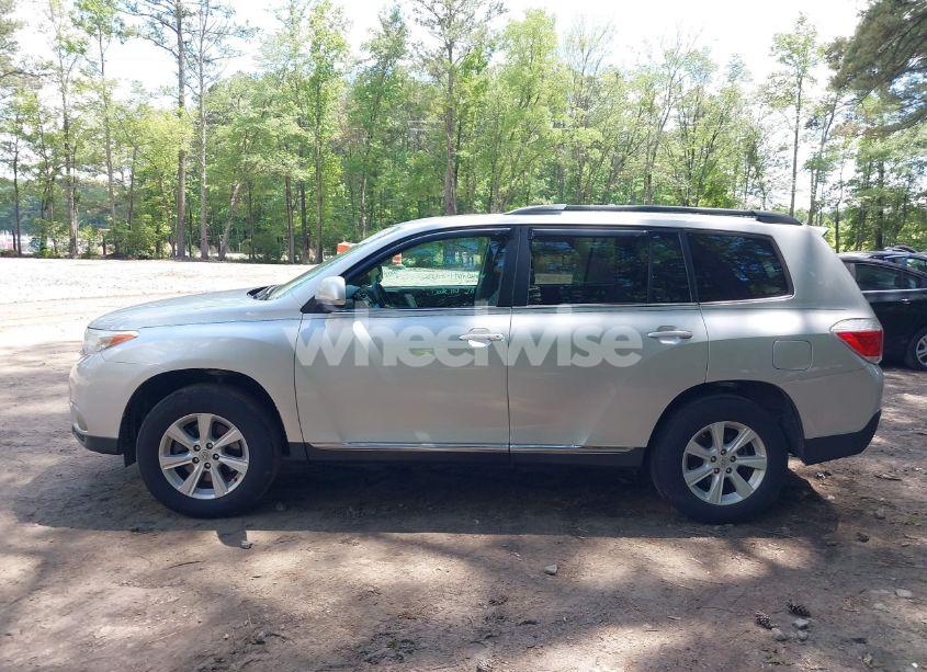 Photo 15 of 2013 Toyota Highlander SE V6 (VIN 5TDBK3EH6DS256875)