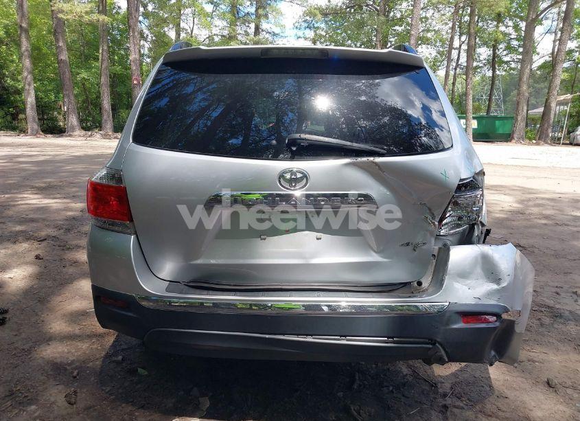 Photo 17 of 2013 Toyota Highlander SE V6 (VIN 5TDBK3EH6DS256875)