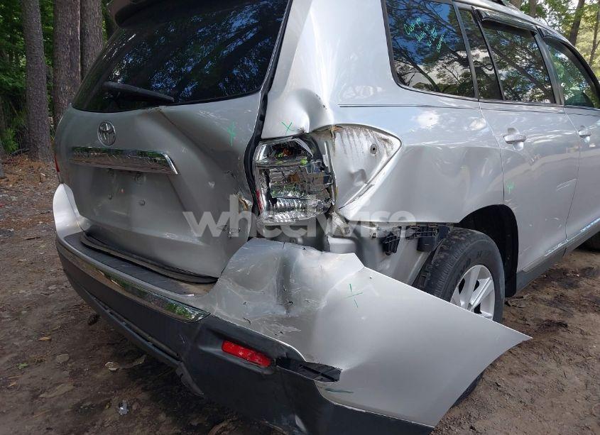 Photo 6 of 2013 Toyota Highlander SE V6 (VIN 5TDBK3EH6DS256875)