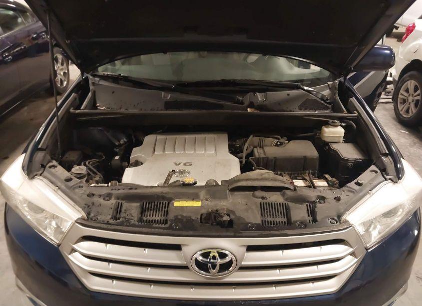 Photo 10 of 2013 Toyota Highlander SE V6 (VIN 5TDBK3EH6DS260277)