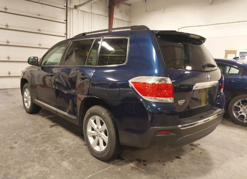 Photo 3 of 2013 Toyota Highlander SE V6 (VIN 5TDBK3EH6DS260277)