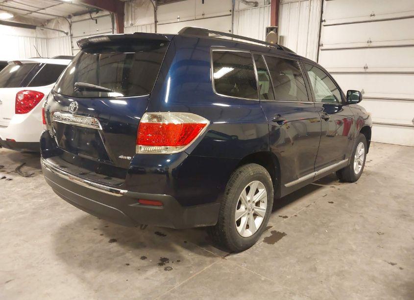Photo 4 of 2013 Toyota Highlander SE V6 (VIN 5TDBK3EH6DS260277)