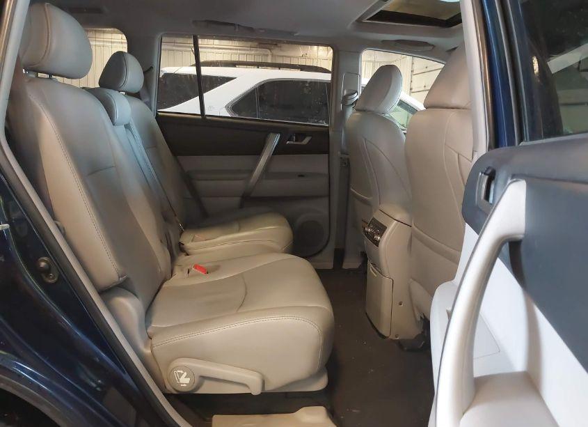 Photo 8 of 2013 Toyota Highlander SE V6 (VIN 5TDBK3EH6DS260277)