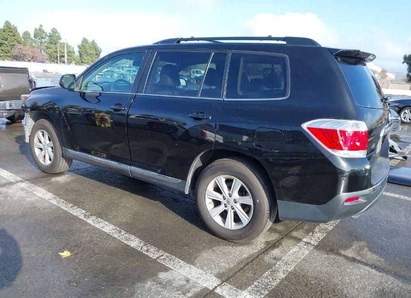 Photo 3 of 2013 Toyota Highlander SE V6 (VIN 5TDBK3EH6DS267469)