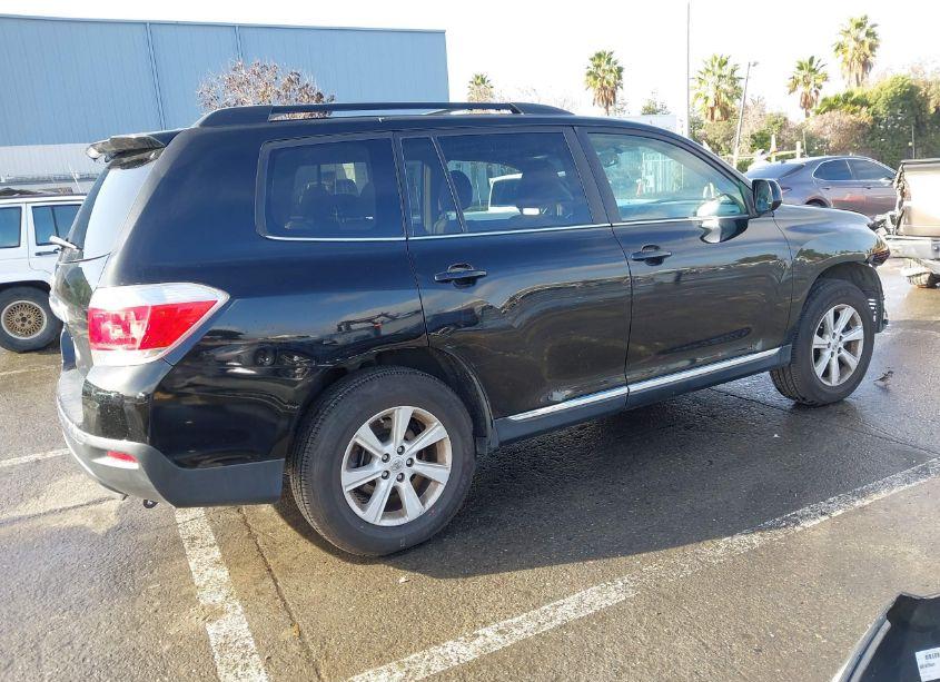 Photo 4 of 2013 Toyota Highlander SE V6 (VIN 5TDBK3EH6DS267469)