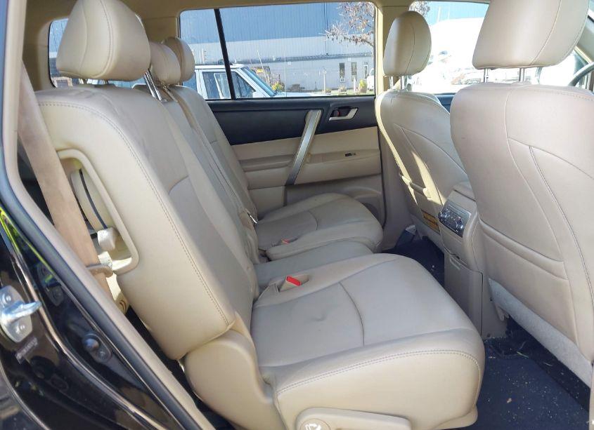 Photo 8 of 2013 Toyota Highlander SE V6 (VIN 5TDBK3EH6DS267469)
