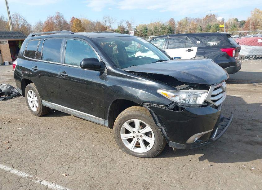 2013 Toyota Highlander SE V6 (VIN 5TDBK3EH6DS268590) main photo