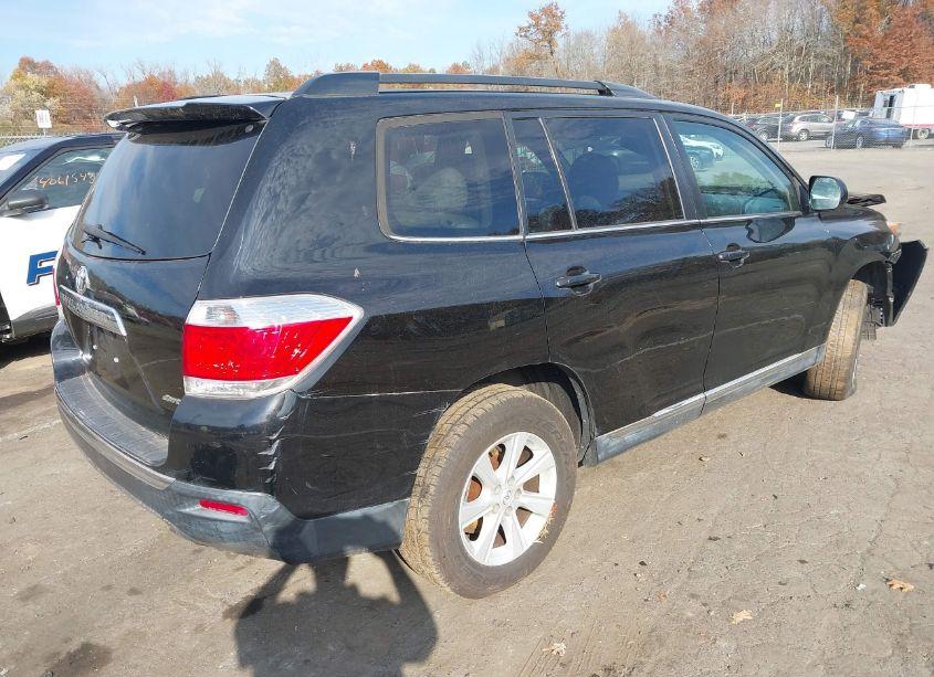 Photo 4 of 2013 Toyota Highlander SE V6 (VIN 5TDBK3EH6DS268590)