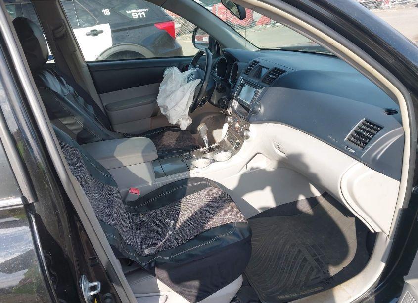 Photo 5 of 2013 Toyota Highlander SE V6 (VIN 5TDBK3EH6DS268590)