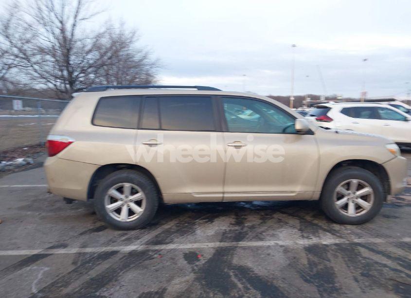 Photo 13 of 2010 Toyota Highlander BASE V6 (VIN 5TDBK3EH7AS037774)