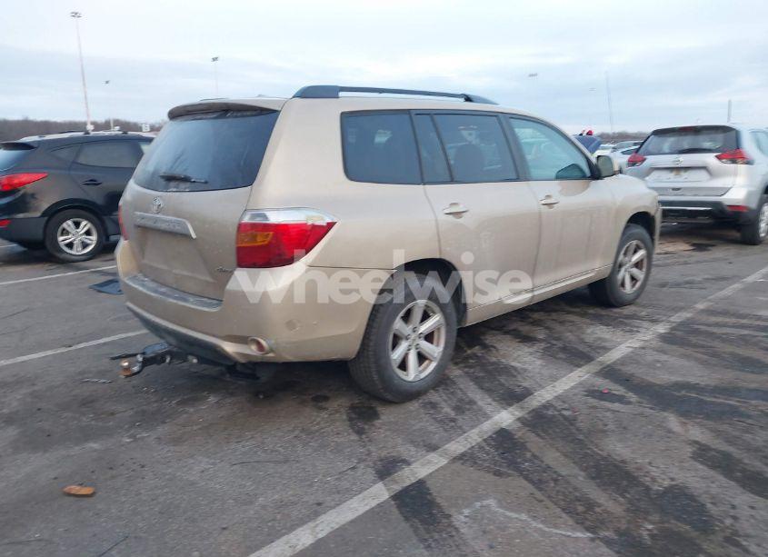Photo 4 of 2010 Toyota Highlander BASE V6 (VIN 5TDBK3EH7AS037774)