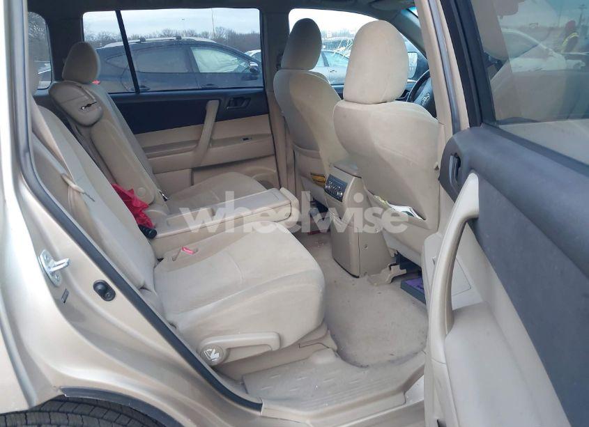 Photo 8 of 2010 Toyota Highlander BASE V6 (VIN 5TDBK3EH7AS037774)