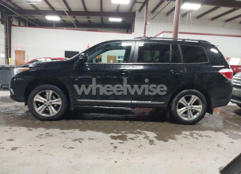 Photo 14 of 2011 Toyota Highlander V6 (VIN 5TDBK3EH7BS059646)