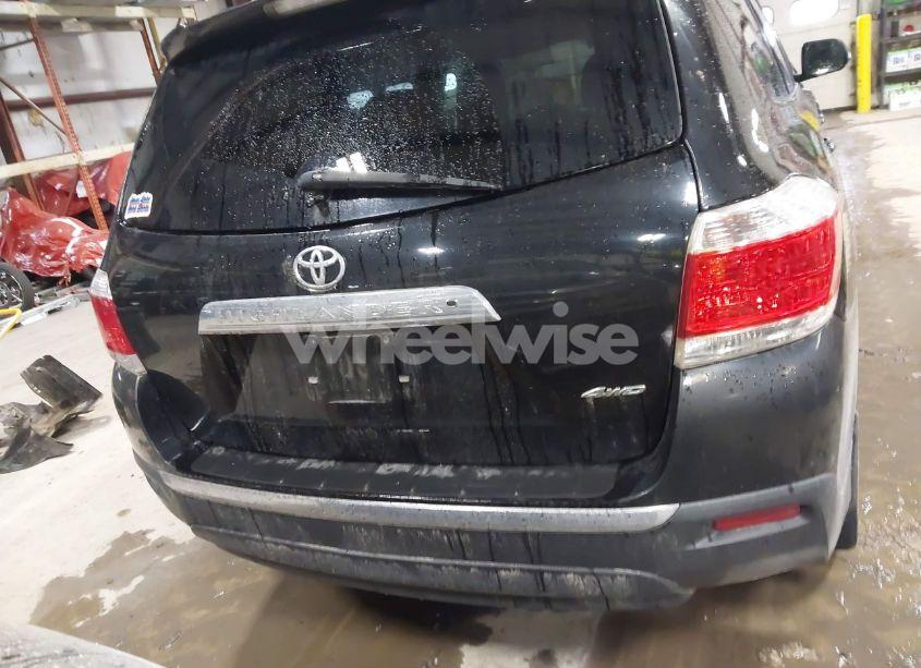 Photo 16 of 2011 Toyota Highlander V6 (VIN 5TDBK3EH7BS059646)