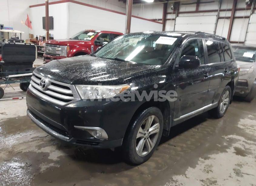 Photo 2 of 2011 Toyota Highlander V6 (VIN 5TDBK3EH7BS059646)