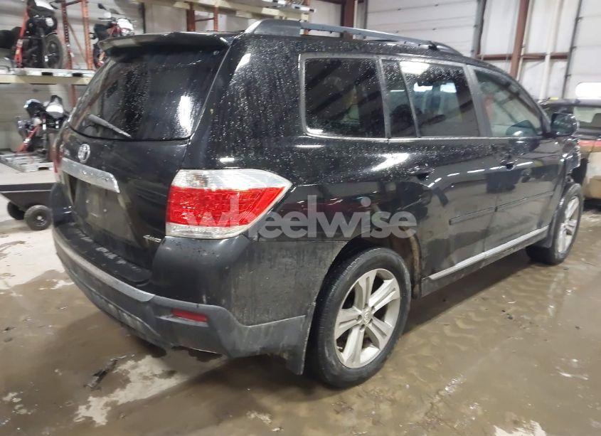 Photo 4 of 2011 Toyota Highlander V6 (VIN 5TDBK3EH7BS059646)