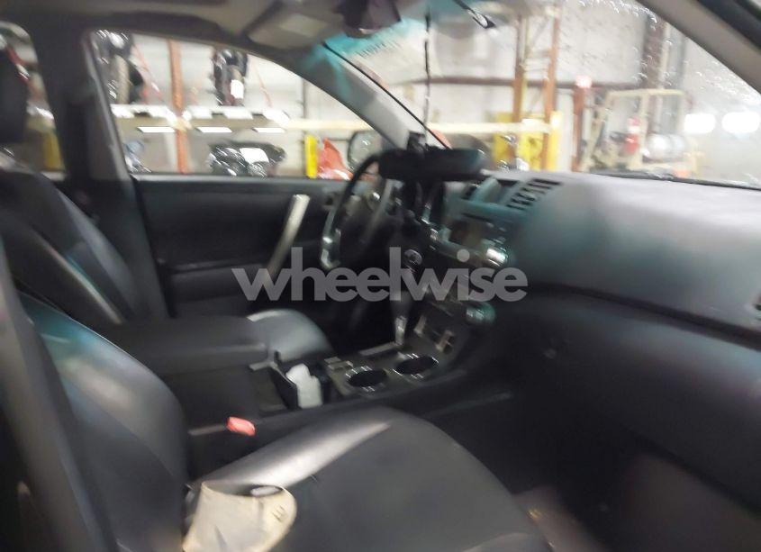 Photo 5 of 2011 Toyota Highlander V6 (VIN 5TDBK3EH7BS059646)